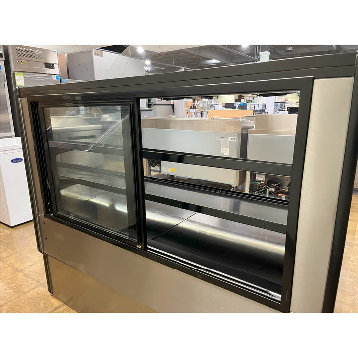USED - Structural Concepts GMBS552D 60-5/8” Wide Curved Glass Non-Refrigerated (Dry) Bakery Display Case – Black Exterior Cabinet