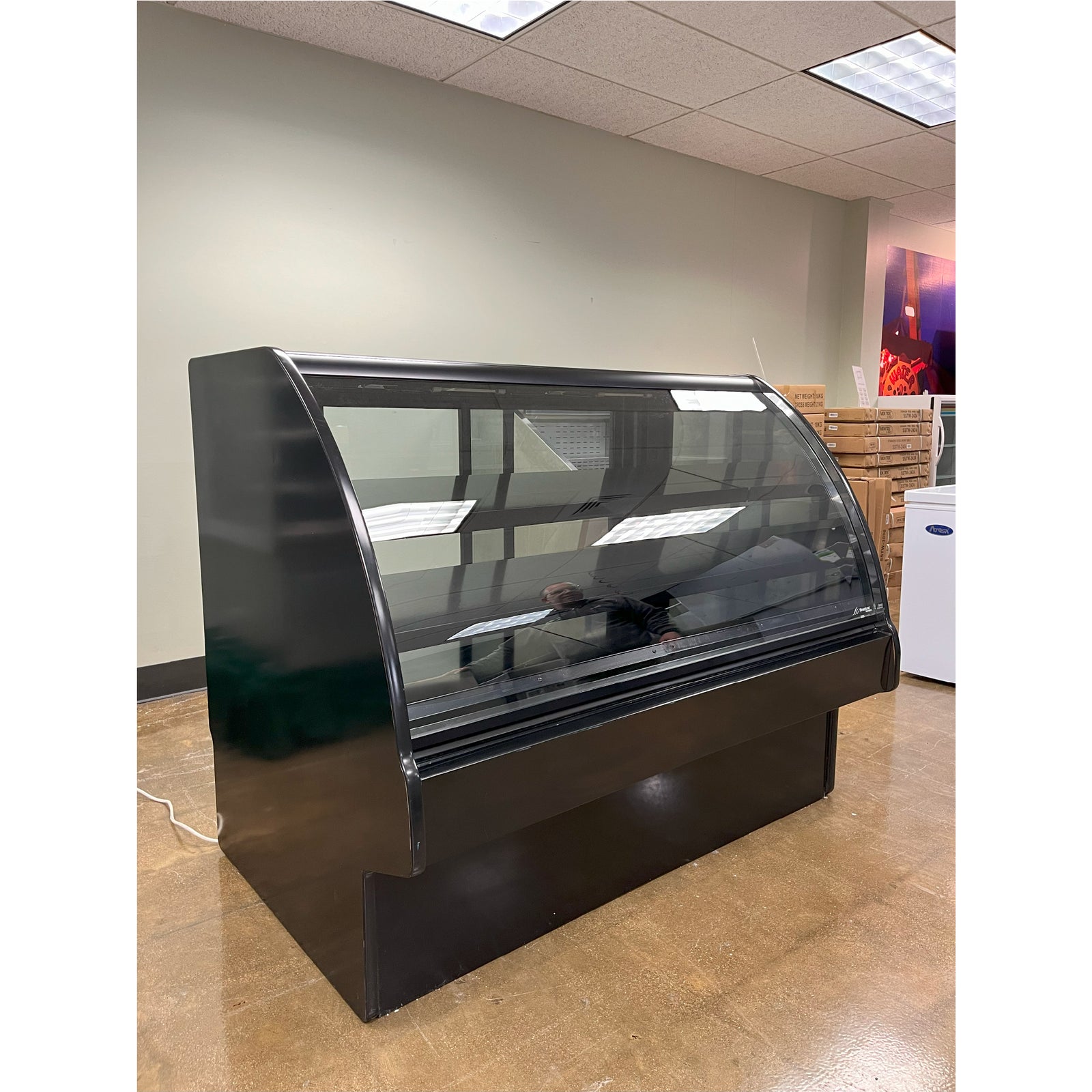 USED - Structural Concepts GMBS552D 60-5/8” Wide Curved Glass Non-Refrigerated (Dry) Bakery Display Case – Black Exterior Cabinet