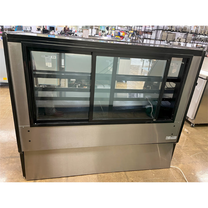 USED - Structural Concepts GMBS552D 60-5/8” Wide Curved Glass Non-Refrigerated (Dry) Bakery Display Case – Black Exterior Cabinet